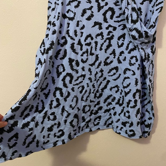 Seed To Style Organic Cotton Angled Hem Leopard Animal Print Long Sleeve Shirt - Picture 4 of 8